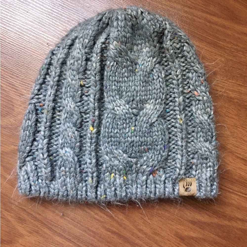 BearPaw Women’s Speckled Gray Knit Hat